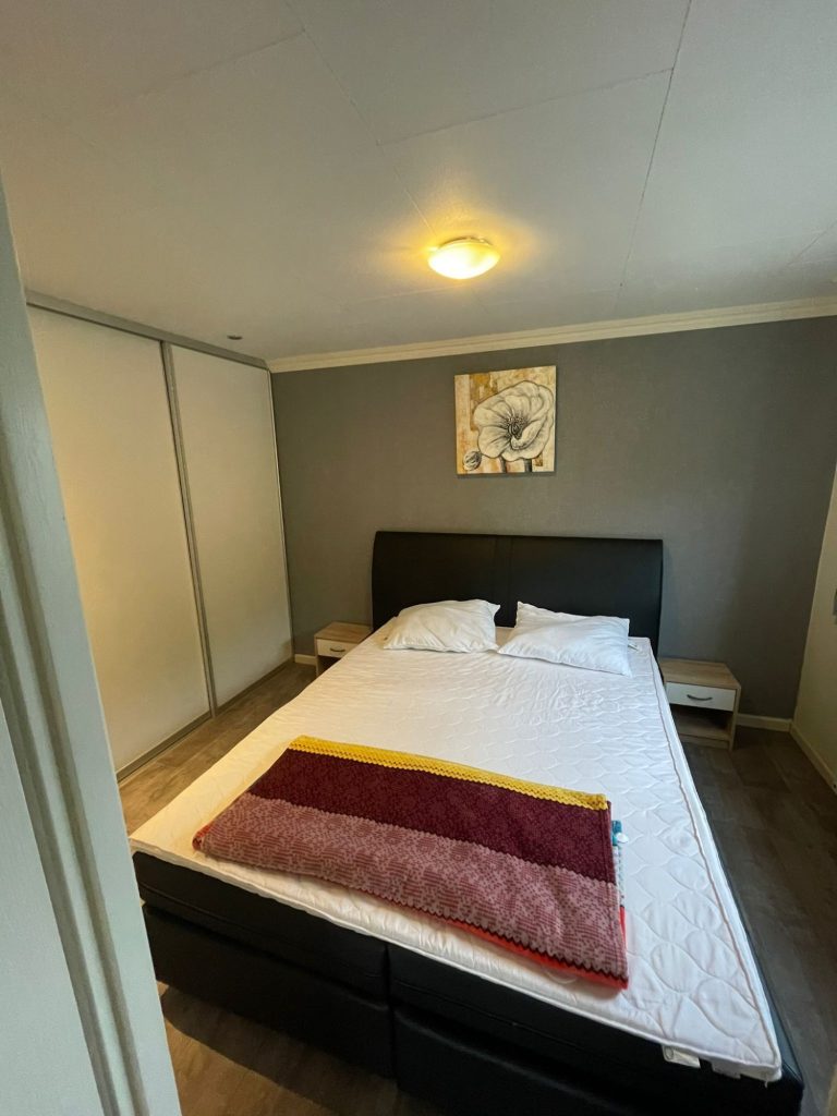 Schlafzimmer 1